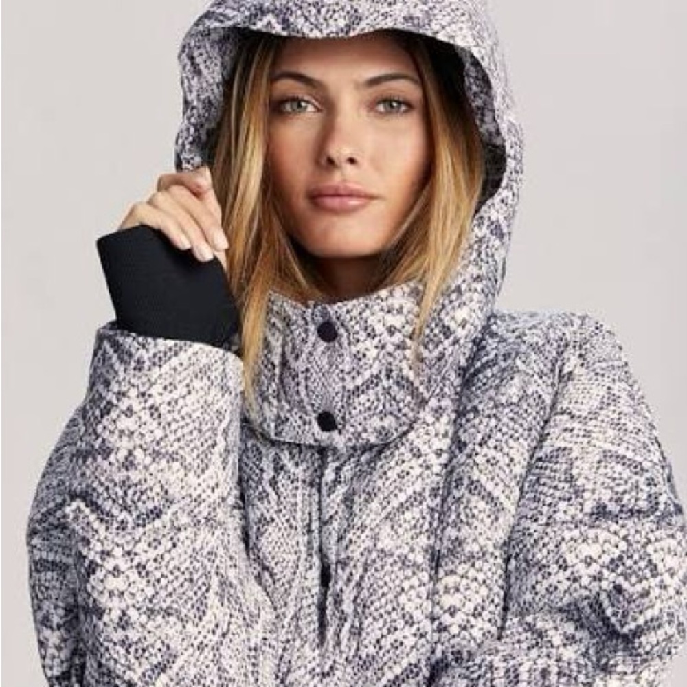 Varley Snakeskin Puffer in Medium